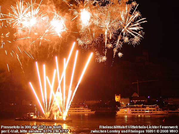 Rheinschifffahrt Mittelrhein-Lichter Feuerwerk zwischen Loreley und Rheingau